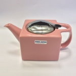 Kettle with strainer 480 ml has next color: Pink